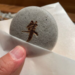 隼 - アヒルの丸焼きした肉とフォアグラサンドの最中