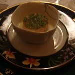 オマール海老のタルタルとそのジュレ　緑アスパラガスのブランマンジェ　トリュフ風味