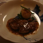 横濱元町 霧笛楼 - 和牛のフィレ肉のステーキ　モリーユ茸のソース　じっくり新ジャガのロースト添え