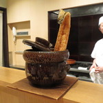 神保町 傳 - 中身が見える（笑）穴子の土鍋ご飯1