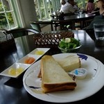大正浪漫喫茶室 - トーストセット（サラダ・コーヒー・３種類のりんごジャム食比べ付）