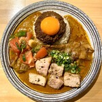 吉田カレー  - ミックス 小・豚・ネギとトマトのアチャール・角切りローストポーク
      