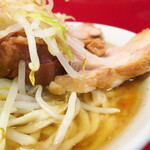 ラーメン二郎 - 豚の厚み