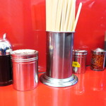 ラーメン二郎 - 卓上調味料