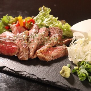 The taste is strong! Grilled Kumamoto red beef