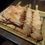 丈ちゃん - 手羽先（左）、ぼんじり