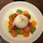 ワイン食堂　根 - ブッラータのカプレーゼ￥1,800