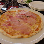 トラットリア ベリタ - 生ハムのピザ