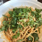 中華ノ麺 シンフウ - 汁なし担々麺　混ぜ混ぜしてパクチー乗せたとこ