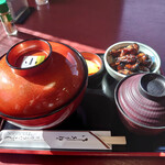 うなふじ - 「特」2160円税込
                                鰻４枚＋ご飯の中にもう１枚入っています。