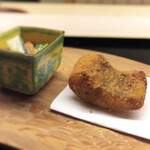 道人 - 醤油漬けマナガツオのおかき揚げ、身はプリプリ。