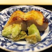 道人 - 白アマダイの西京焼き。素揚げにしたふきのとうの苦みがアクセント。