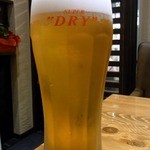 焼鳥・元気 - まずは、生ビール５００円からでしょう。
      では、では、乾杯～。
      ぷふぁ～、旨い！！