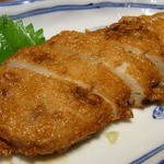 焼鳥・元気 - 宇和島じゃこ天４５０円です。
      今回は、野菜バージョンにしましたよ。
      普通のじゃこ天も美味しいんですけどね、野菜天バージョンは中々食べれないからこれにしました。
      これもビールに合うんですよね。