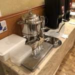 中国料理 大成閣 - 中華粥のセルフサービス。手袋着用にて安全に作りましょう。ピータンやチャーシューなどなどトッピング具材も豊富です！