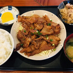 Izakaya Kanade - 日替り定食＝５００円 税込
                      ※豚肉の辛味噌焼