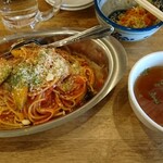 大衆イタリアンかね子 - 茄子とベーコンのトマトソースパスタ（スープ＆サラダ付き）