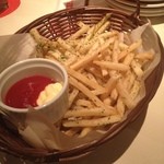 トウキョウ・アパートメント・カフェ - 山盛りポテトフライ