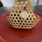 和泉屋傳兵衛 - 可愛い籠に入って