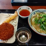 丸亀製麺 - 肉うどん ランチセット 700円
            ハムカツ
            大海老天