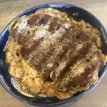 徳仙 - カツ丼　¥900
            (味噌汁・お新香) 付