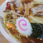 宝来家 - "餛飩麪（こんとんめん）"、鳴門巻（なるとまき）