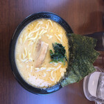 横浜家系ラーメン 龍馬家 - 