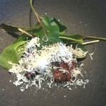 La Brianza - 届き立て炙り牛レバーにチーズトッピング。レバー大好き☆届き立てをさっそくにありがとうございます！ レバーなのにあまり血を感じないようなすっきりさと旨みまったり感、丼で食べたい位おいしい♡