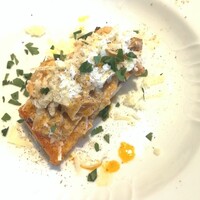 La Brianza - モツバーガーpanino con la milza のアレンジ版。ポーション小さめお願いしていたのでこの形で。やわらかモツ煮込み想像以上にすっきり後味、絶品！ まだ調整中とのお話でさらに進化中だった日