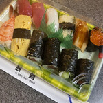 辰鮨 - 1半にぎり（700円）