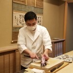 道人 - 虎河豚を捌く中嶋大将
      6時間前に〆た虎河豚が超絶ウマい。(*´∀`)
      一体、どうしたらこんな風になるのだろう？
      不思議でならない。