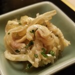 道人 - ③てっぴ
      てっぴ、醤油は少し垂らすくらいの薄味
      寝かせてないのにプリッとしてます