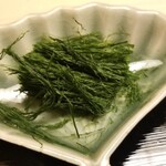 道人 - ④川海苔(熊本県八代産)添え
      あと載せの川海苔の薫りの拡がり方が凄い！
      口腔から鼻腔に駆け抜けます。