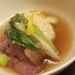 道人 - ⑨鴨(岐阜県産、網獲り鴨)、鴨つみれ、九条葱(京都府産)の鍋
      鴨つみれがフワッフワでサッとマジックの様に融けて消えてなくなります。
      鴨の滋味が余韻として口いっぱいに拡がります。