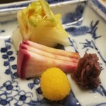 道人 - ⑪お漬け物(唐墨、刻みしば漬け、赤蕪、白菜)
      お漬け物も美味しいです♪