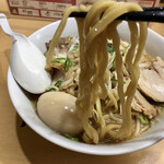 食楽 - かなり歯応えのあるワシワシの太麺