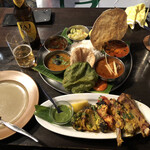 ダバ インディア - ダバ ミールス、骨付きラムと野菜のバーベキュー、タジマハルビール