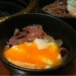 和牛焼肉KIM - 【2012.8.30】牛丼に温泉卵投入！（おまかせコース）