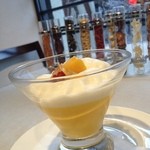 ZEN ROOM - 自家製泡マンゴープリン \480　マンゴープリンにエスプーマで炭酸をココナッツミルクに封じ込めました