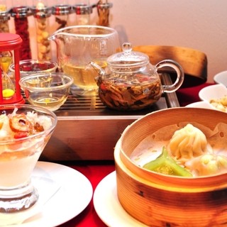 自家製薬膳デザートと台湾茶