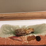 曙橋 かず - 軽めのコース５５００円。甘鯛松笠焼き 唐墨 蕗味噌。皮と身の味わいを存分に楽しめます（╹◡╹）（╹◡╹）