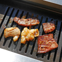 十勝ハーブ牛焼肉 MONMOM - ホルモン&カルビ