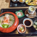 日本料理 祇園 ひらた - おまかせ海鮮丼　1300円