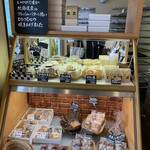 菓子工房　とらや - 北海道のフレッシュバターを使った焼き菓子コーナーです
ヽ(*＾ω＾*)ﾉ