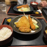 海鮮食飲市場　マルカミ食堂 - 