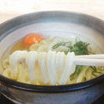 Serufu Sanuki Udon Miyauchi Seimen - 麺はアツアツで伸びやか
      すごくキレイ！(釜玉オススメ)