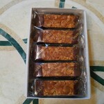 巴裡 小川軒 新橋店 - コチラの定番 レーズンウィッチ　の写真と思ったらフロランタンだった (^^;