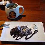 Muu Muu Diner - ランチセットのスイーツとコナコーヒー