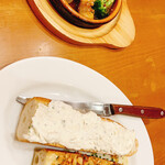 にんにく屋五右衛門 - ガーリックトースト　海老とマッシュルームのアヒージョ