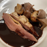 フランス料理 タンモア - スコットランド産山ウズラ、胸肉のロースト、ソースルーネアーズ